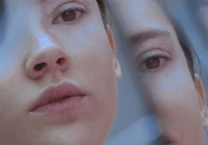 Beauty without a mirror:applying make-up when you are visually impaired or blind 