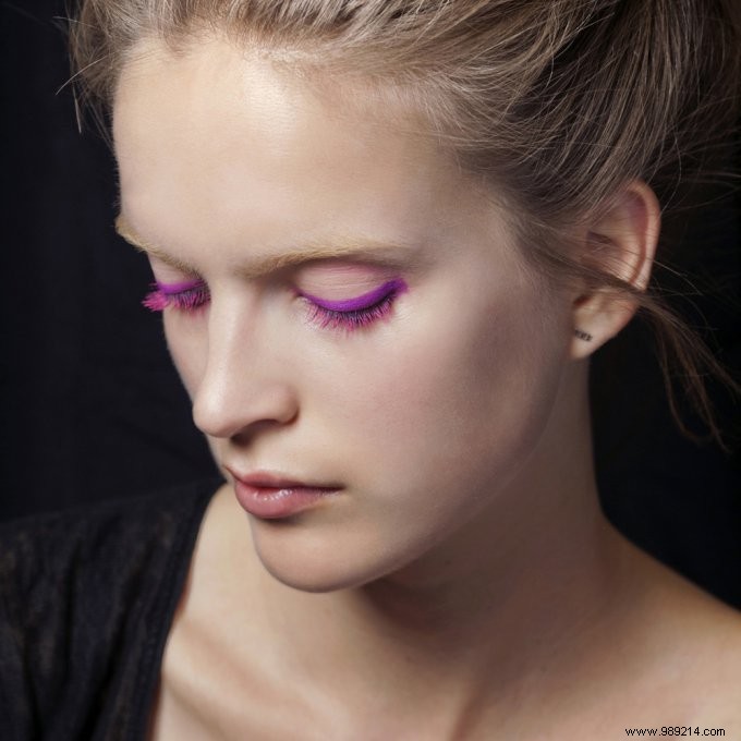 “Bird of paradise” inspired summer makeup 