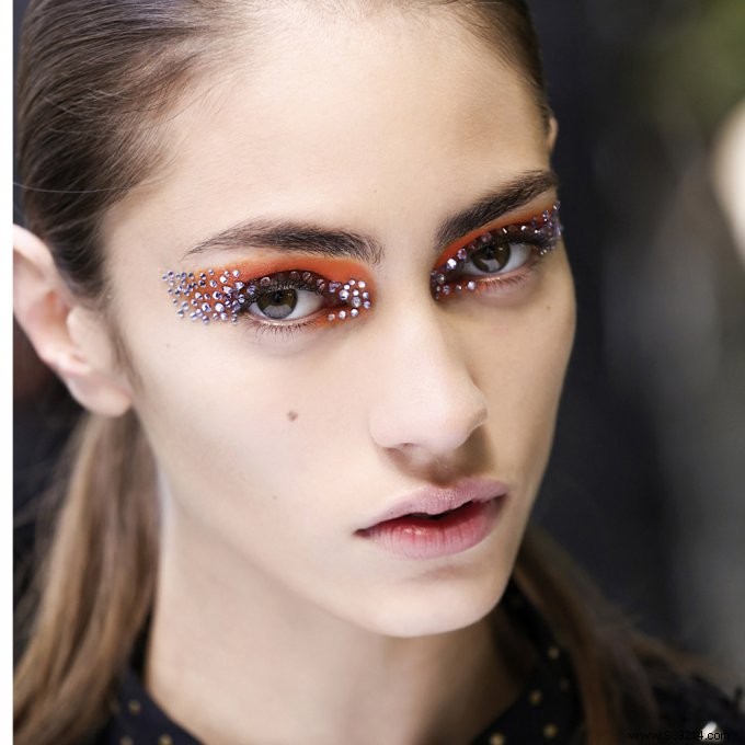 “Bird of paradise” inspired summer makeup 