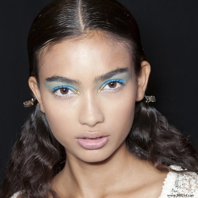 “Bird of paradise” inspired summer makeup 
