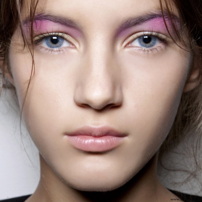 “Bird of paradise” inspired summer makeup 