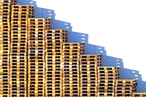 Where To Find FREE Wooden Pallets Near You? 