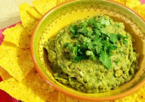 Easy and Cheap Aperitif Dinner Recipe:Guacamole. 