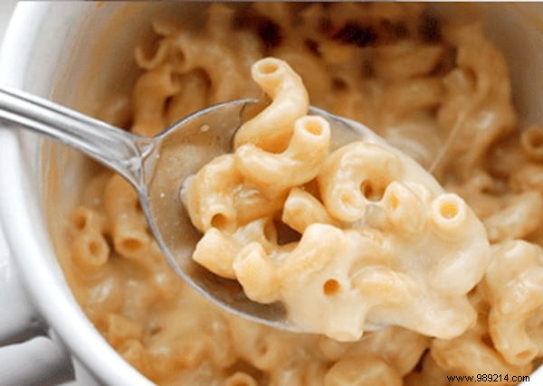 Containment:70 Easy, Quick and Cheap Recipes to Make in the Microwave. 