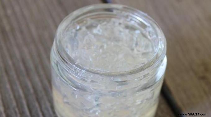 The ULTRA Simple Homemade Hair Gel Recipe. 