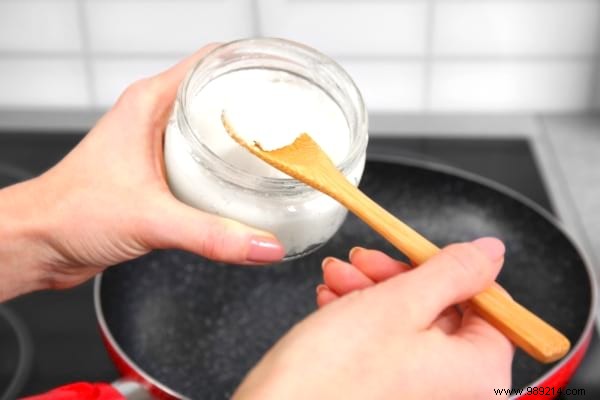 Coconut Oil For Teeth:4 Amazing Benefits Nobody Knows About. 