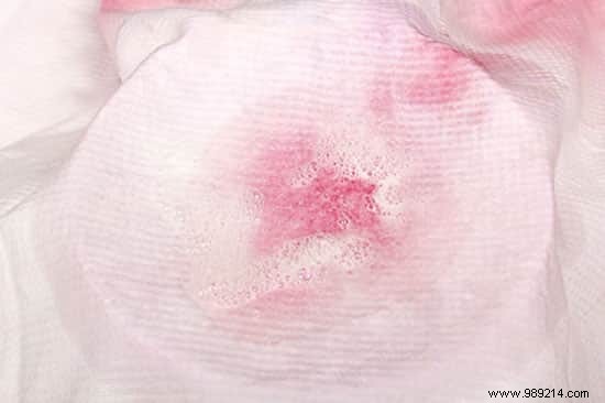 Red Wine Stain:The Best Trick To Make It Disappear. 