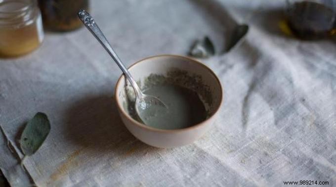 Cracked Hands:The Remedy That Works To Heal Them Fast. 