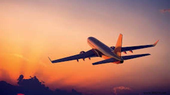 A Low Cost Plane Comparator for Cheap Travel. 