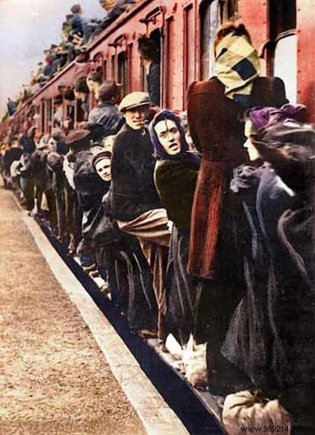 15 Photos To Remind Us Of Our Past... As Refugees! 
