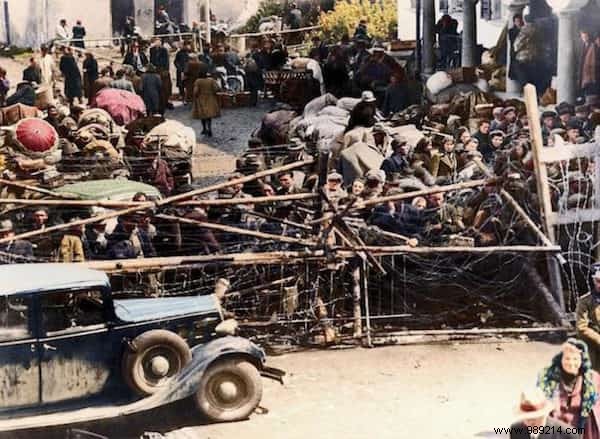 15 Photos To Remind Us Of Our Past... As Refugees! 