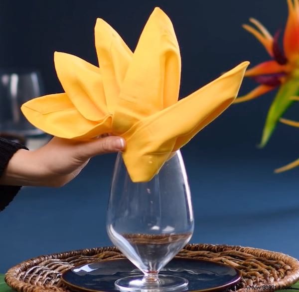 10 Easy Napkin Folds That Will Wow All Your Guests. 