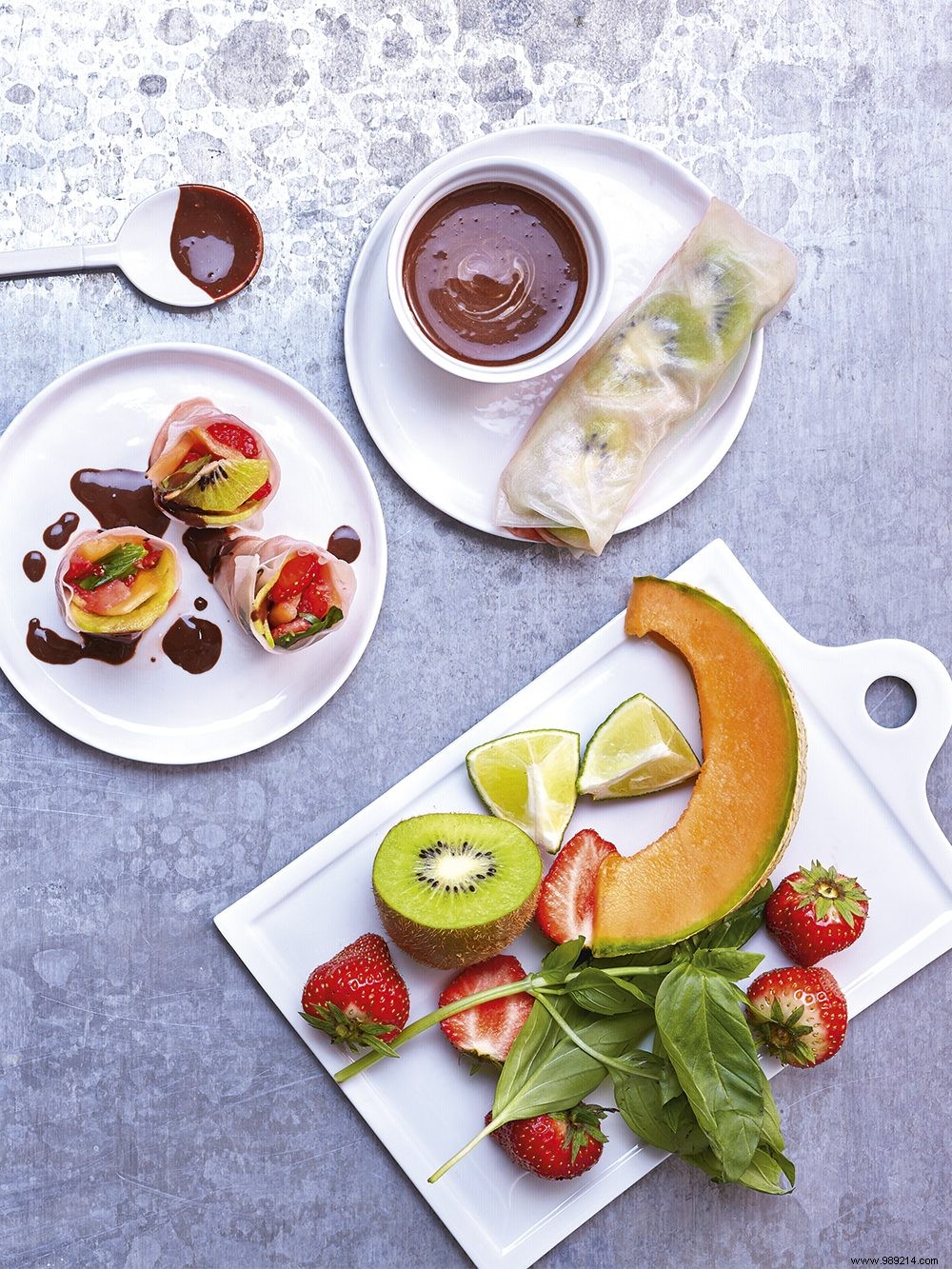 Spring rolls with strawberries, basil and chocolate sauce 