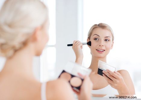 Contours with self-tanner 