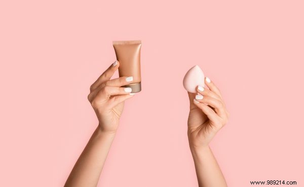 Teint éclat:shop the finest BB Cream and Foundation here 