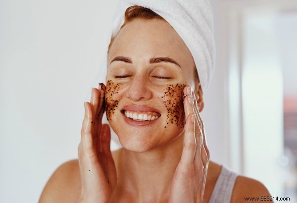 Make your own scrub gel tailored to your skin type 