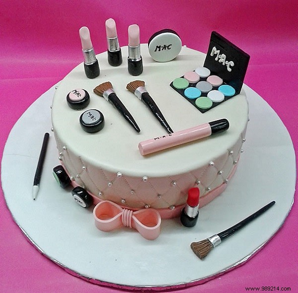 10 creative cakes that are too pretty to eat 