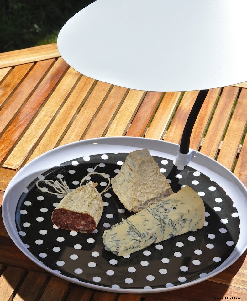 Super handy and fun:a mini parasol for your snacks! 