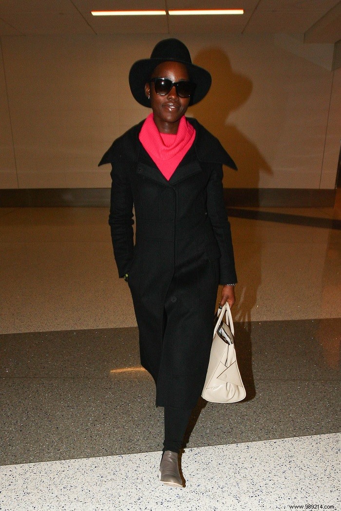 Victoria Beckham voted the world s best-dressed traveler 