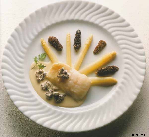 Turbot with morels and white asparagus from the Landes 