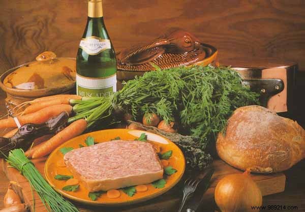 Rabbit with muscadet and fine herbs 