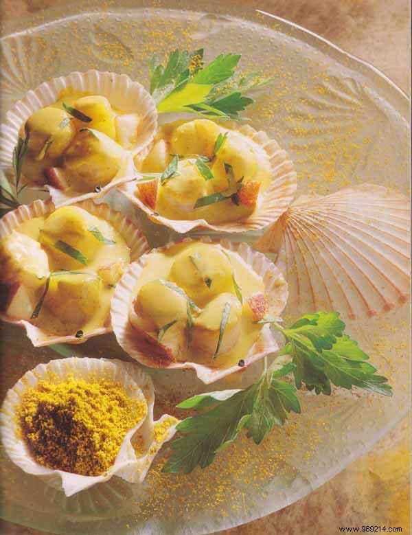 Sauteed scallops, curry sauce 