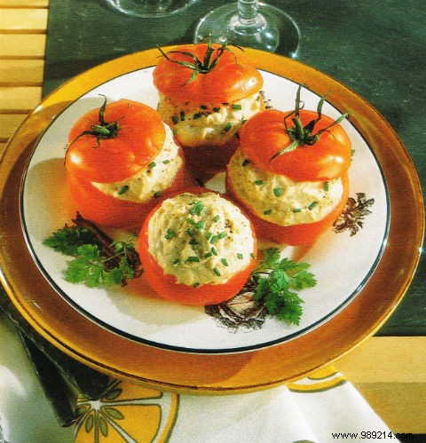 Tomatoes stuffed with tuna and bush cream 