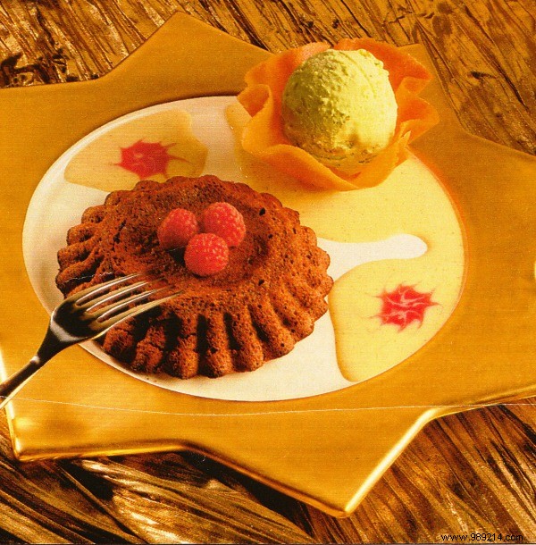 Warm chocolate biscuits with raspberry flavor 