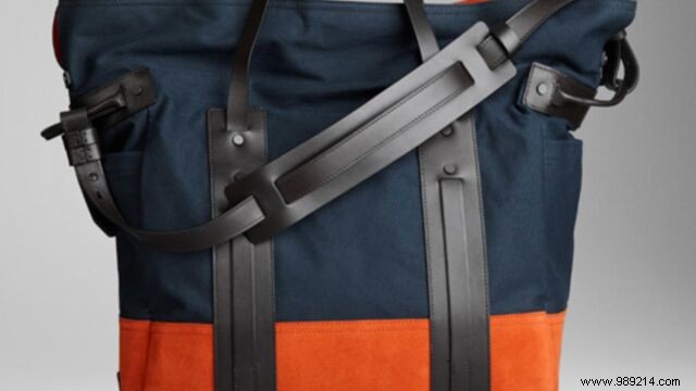 A canvas bag signed Burberry 