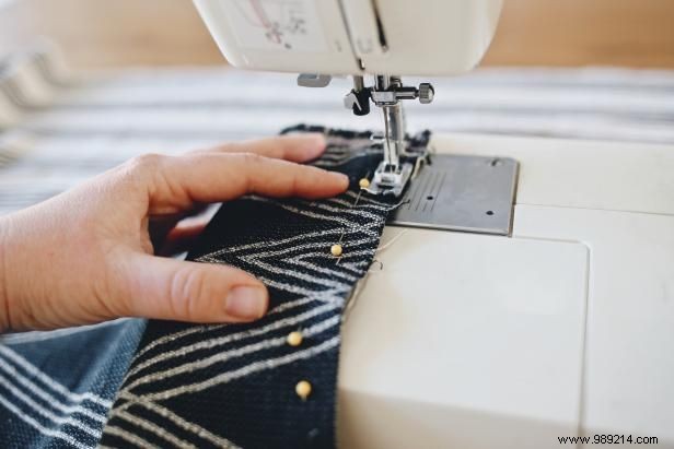 How to make a stylish low-stitched lumbar pillow