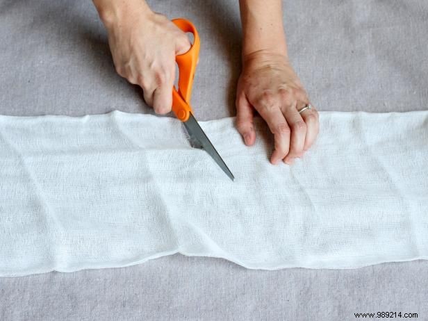 How to make hanging ghosts for Halloween 