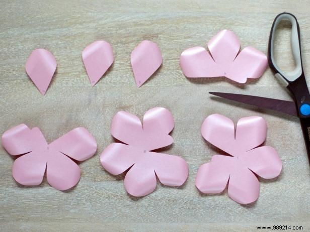 How to make paper roses